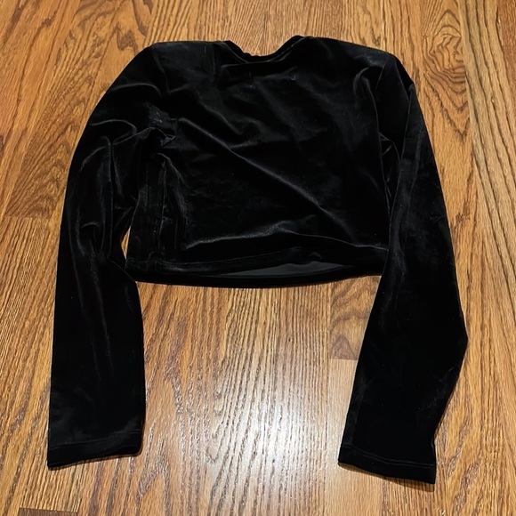 Katie J NYC Junior’s Velvet Top with Padded Shoulders Size M - Picture 5 of 6